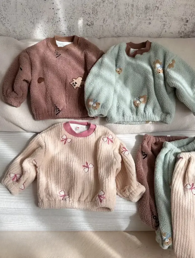 Cozy Fleece Sweatshirt and Pants Set For Kids | Soft Fabric | Age Group 1 - 5 Years | MOQ: 5pc / Set